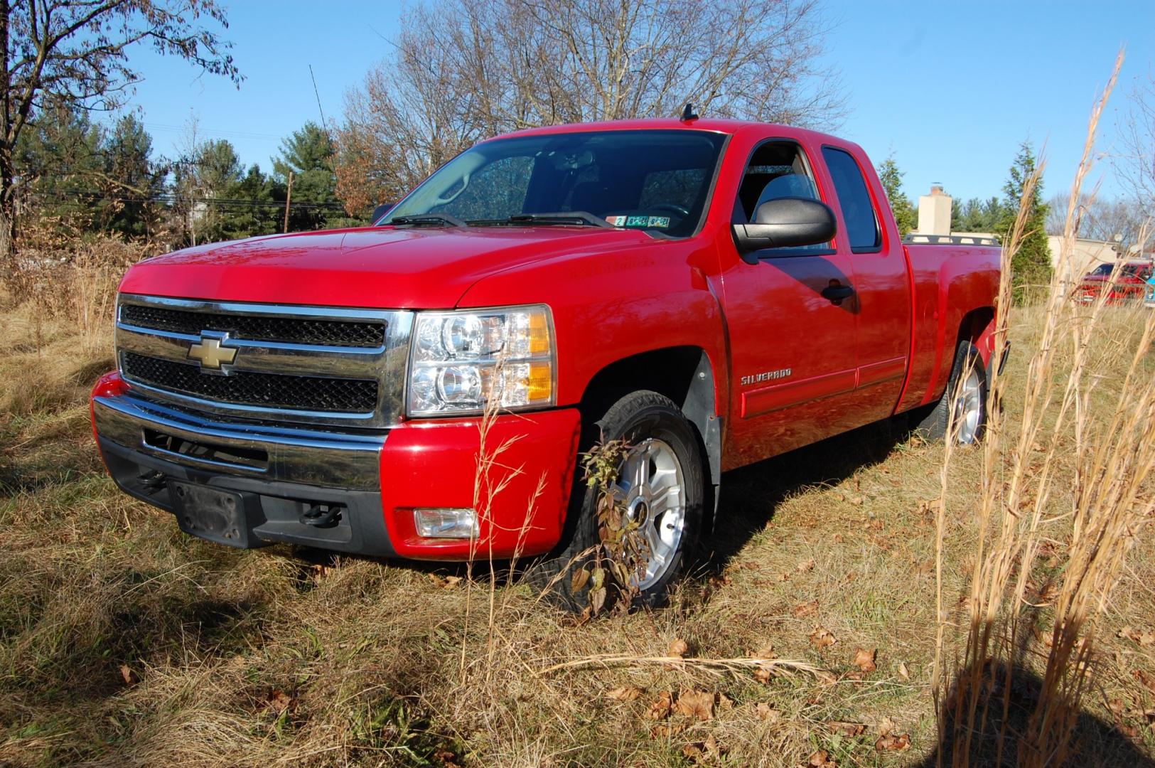 2010 RED /Black Cloth Chevrolet Silverado 1500 LT1 (1GCSKSE3XAZ) with an 5.3L V8 OHV 16V FFV engine, Automatic transmission transmission, located at 6528 Lower York Road, New Hope, PA, 18938, (215) 862-9555, 40.358707, -74.977882 - Here for sale is a very nice 2010 Chevrolet Silverado 1500 extended cab with a Z71 package. Under the hood is a strong running 5.3 liter V8 which puts power to 2 or 4 wheels via a smooth shifting automatic transmission. Features include; Black cloth interior, keyless entry, 2 remotes, 3 keys, cru - Photo#1